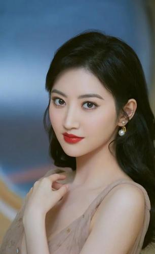 北影校花景甜写真,网友:甜美可人,靓丽惊艳