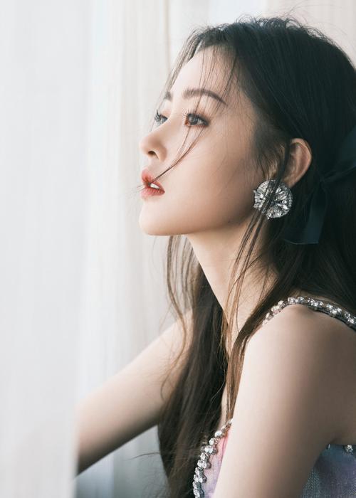 张天爱深v吊带裙性感写真图片19