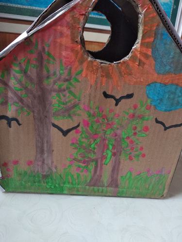 小小纸箱巧变美丽鸟窝.