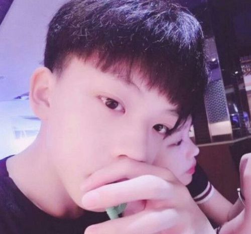 初中男生的4个"迷惑行为",自以为很帅气,实际上令老师