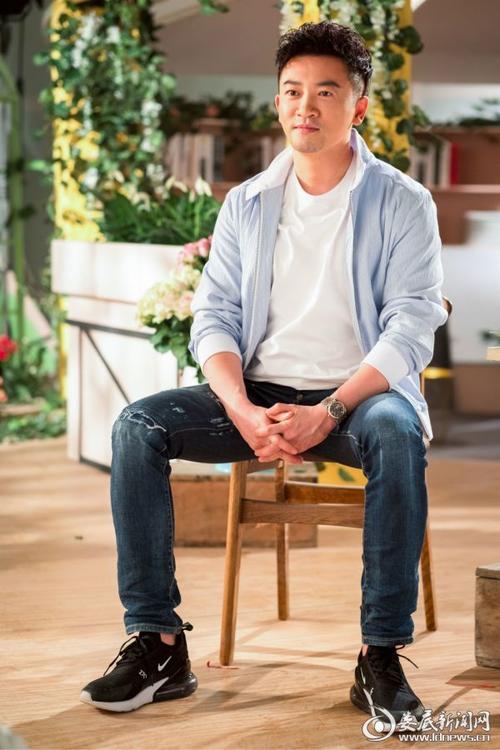 苏有朋加盟《中餐厅》第二季 化身儒雅绅士秀厨艺