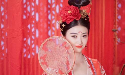 "也亏得这个太监脑筋灵活,他顿时想到了自己一个小老乡会写点歪诗