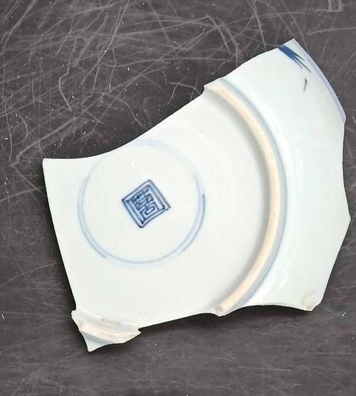 求青花瓷年代和底款是什么