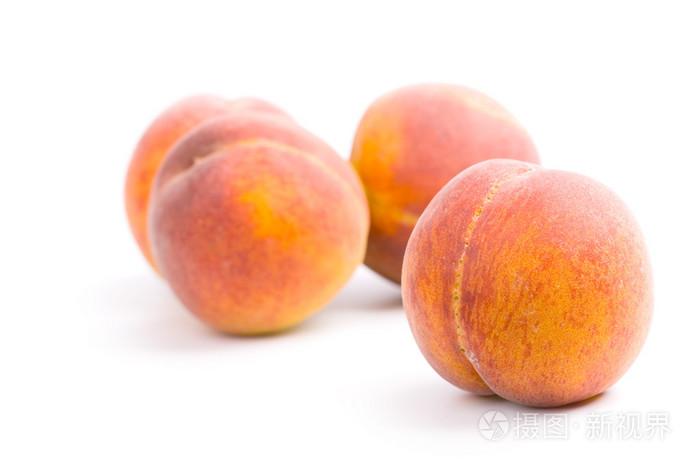 四个桃子