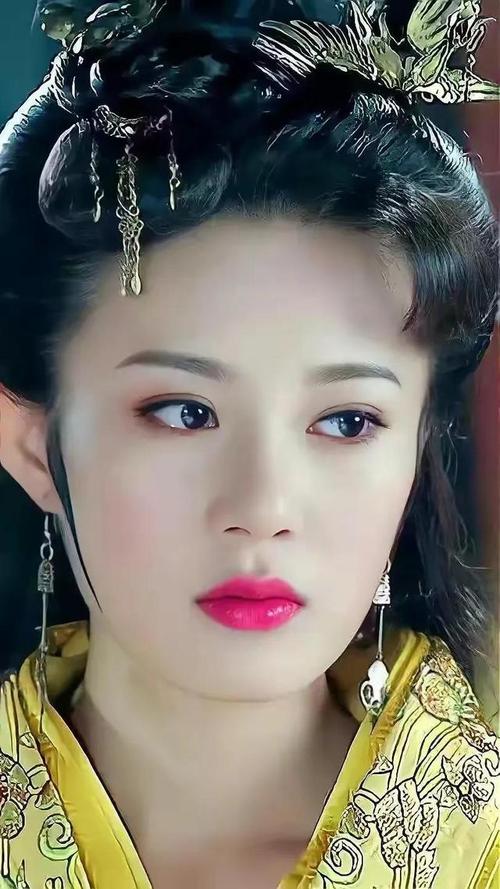 邬靖靖也不例外,她的长相很符合"江南美女"的特色,大眼睛漂亮有神