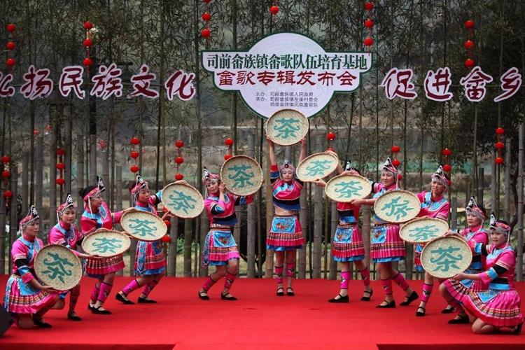 在民宗部门的支持下组建了畲族山歌队,每年"三月三"畲族风情节都组织