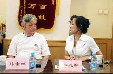 李建群与导演陈家林在1987年相识,可以说是陈家林一手把李建群捧红的