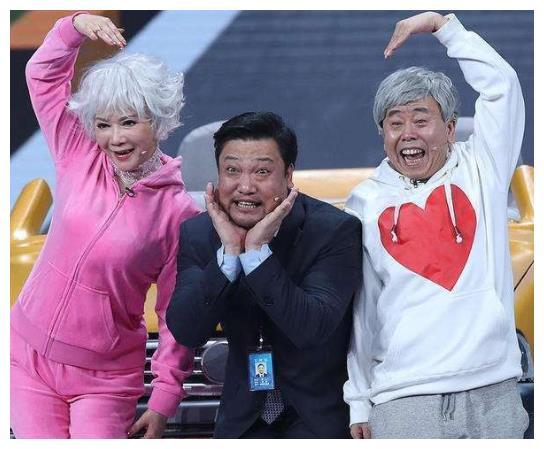 霸占春晚27年从小品女王到被观众喊滚出春晚蔡明做错了什么