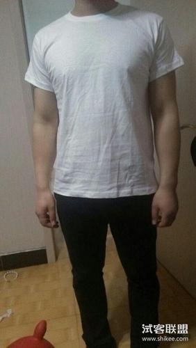 我哥哥身高175,体重150斤,穿正好