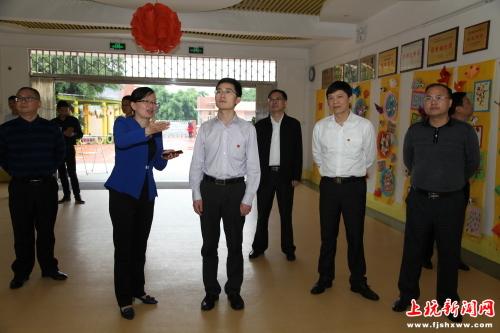 上杭县县长王波在城区调研教育工作