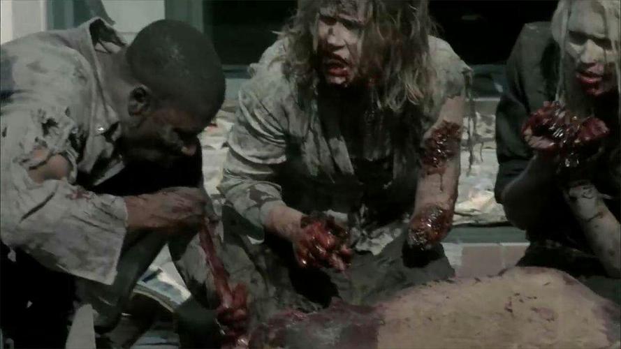 行尸走肉里面的那些僵尸吃的人和动物的尸体还有把人肚皮挖出内脏是