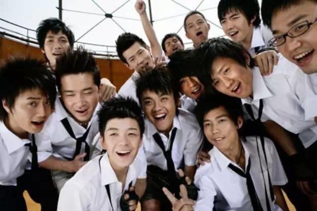 2007年,连续办了三届女声选秀的湖南卫视第一次举办《快乐男声》,几乎