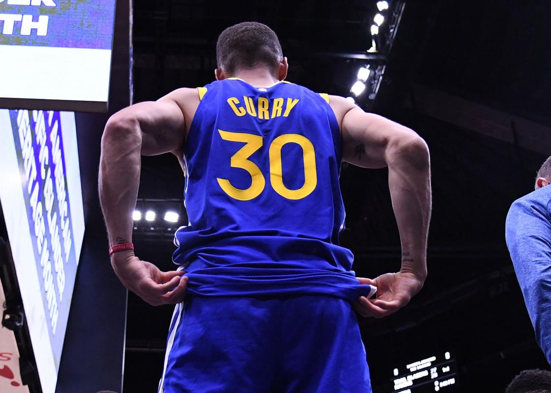 季后赛也要得分王也要库里8记三分再砍40勇士升至第八