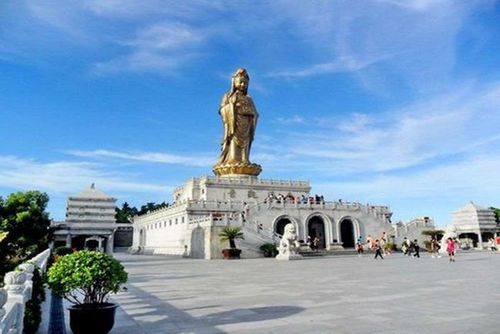 浙江一座海拔很低却很出名的山普陀山素有海天佛国之称