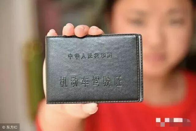 双下肢都残缺的人士,与右下肢残缺人士一样,可考取c5驾驶证.