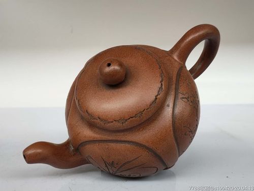 紫砂壶～名家惠逸公制,器型漂亮做工规整,四足雕刻梅兰竹菊图案,单孔