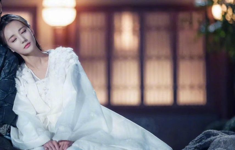 李一桐多款古装造型,每一套都美得很有特色,你更喜欢她哪一款