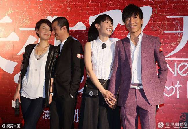 文章老婆马伊琍,白百何老公陈羽凡也前来助阵,当时两对夫妻成双入对