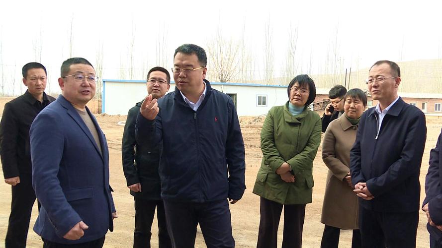 董雄伟在蕉山乡调研时强调举要治繁守底线广开思路谋发展以实干担当