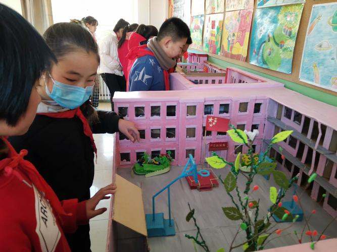 乌金山镇中心小学聂店分校迎新年"我的校园"手工制作比赛