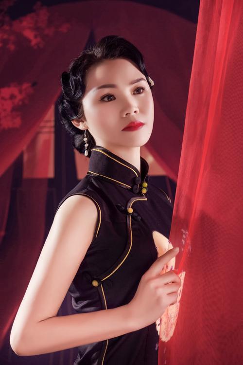 舒氏旗袍,为你增添岁月的美