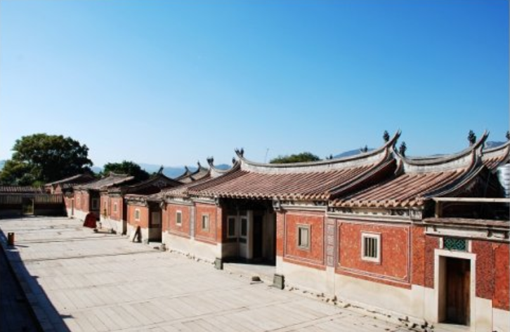  p>汉式大厝,俗称"十间张","五间张"或"六壁厝".