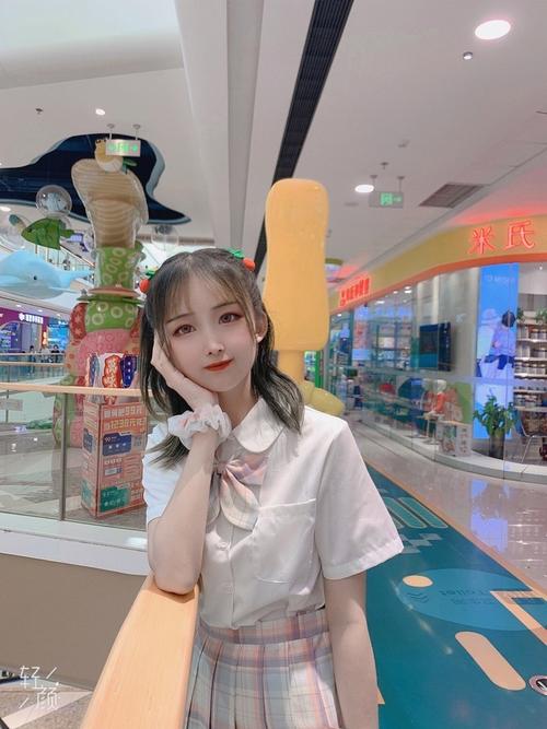 jk少女:最爱这样闪亮的小姐姐了