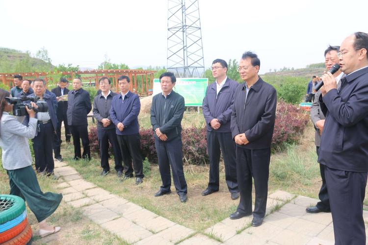 山西省政协领导深入我县就土地流转与农业生产托管进行调研