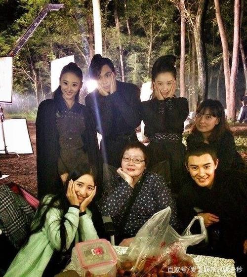 任嘉伦老婆在剧里演男人,就连配音都是男的,可画面一