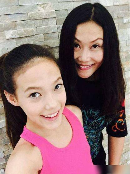 谷爱凌的中文说的怎么好还要说道她的母亲谷燕