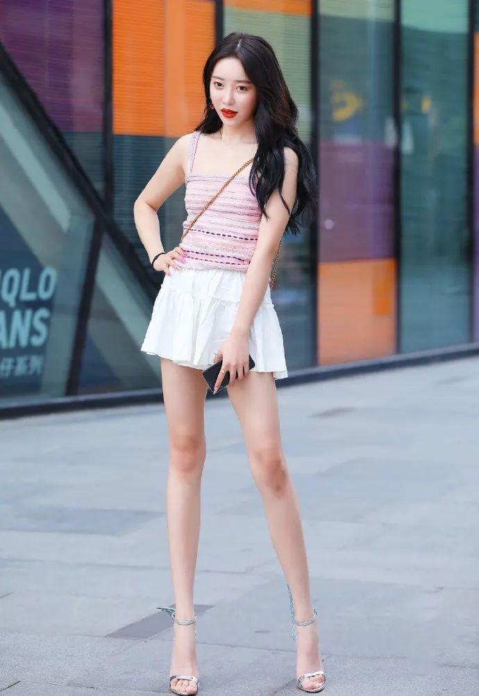 摄影:街拍长腿美女一看膝盖就是有故事的人