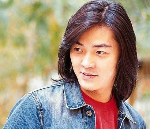 《古惑仔》22年了,郑伊健样貌未变,山鸡哥依旧帅气