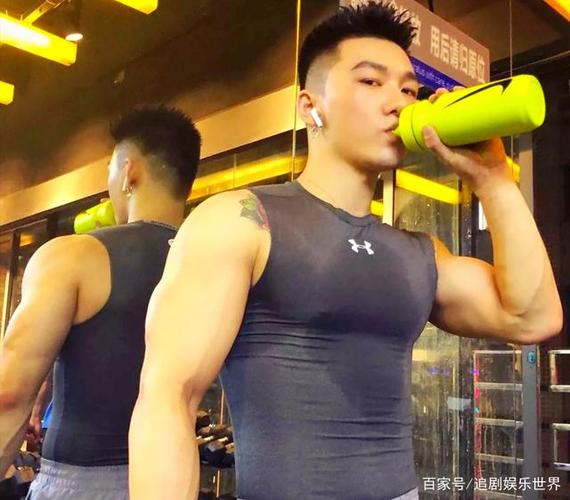 肌肉男是要露出胸肌才性感