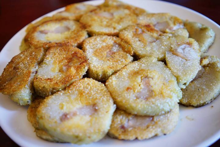 崇左饮食上以壮族饮食习惯为主,因为与越南接壤,所以又带点越南饮食