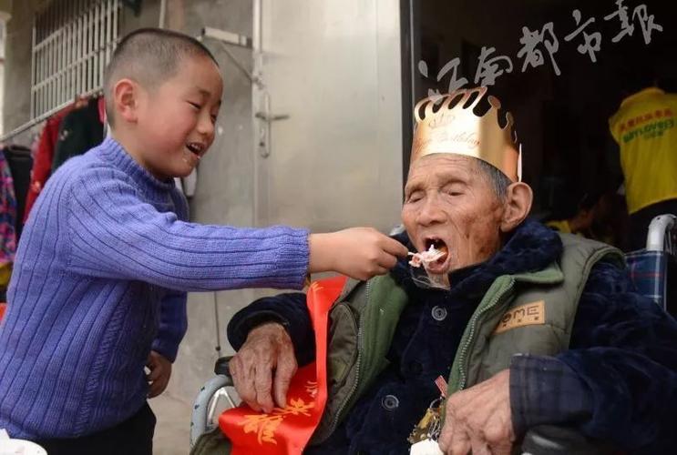 江西最年长的老兵在九江今年106岁致敬