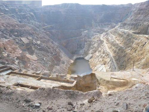 白银露天矿旧址位于白银市区以北15公里,是我国大型有色金属矿山之一