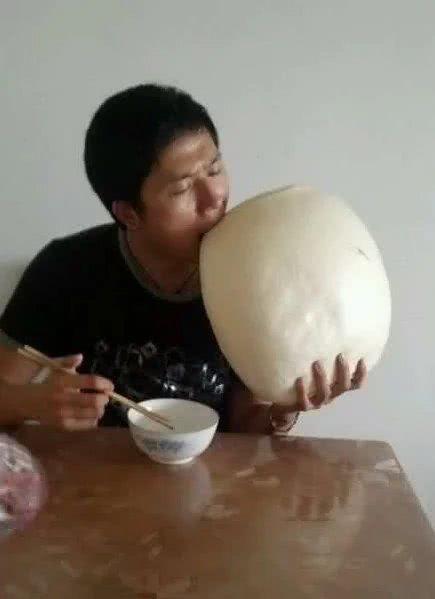 大哥,你这馒头吃一个管三天啊
