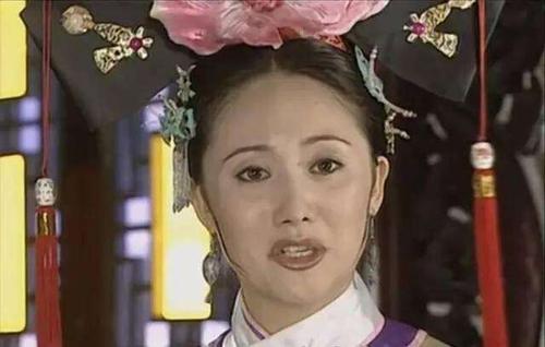 《还珠》令妃娘娘罕见走红毯,52岁的娟子穿得太保暖了