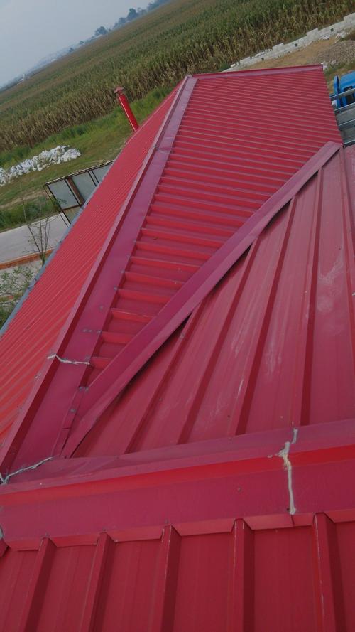 彩钢瓦两个坡面之间的阴角怎么处理?骨架怎么焊