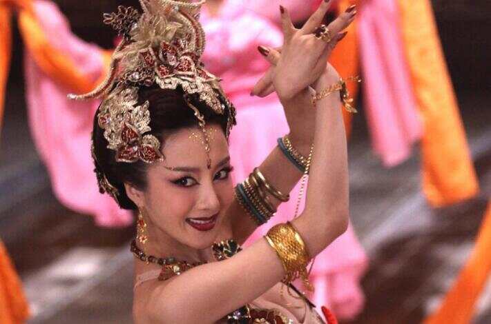 李依晓八卦狗咬事件恨叶璇李依晓整容前的苏妲己美得惊艳