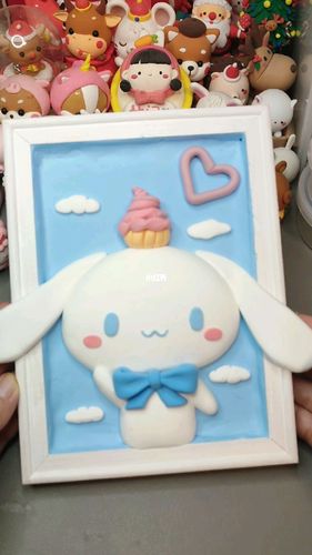 超可爱的玉桂狗粘土小画_粘土_玉桂狗_兴趣爱好_手工