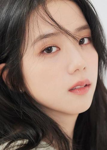 stage公布blackpink成员jisoo(金智秀)作为演员的资料照