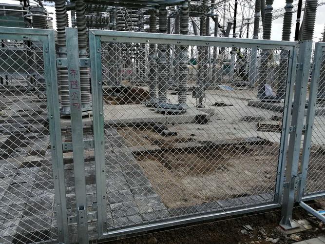 羊圈围栏钢丝网围网封闭围栏排水渠栏杆