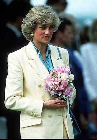 传奇人物#【惹人争议的英伦玫瑰戴安娜】