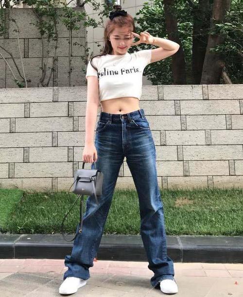 虞书欣的腰细得过分了!最小码牛仔裤还能塞下一个拳头