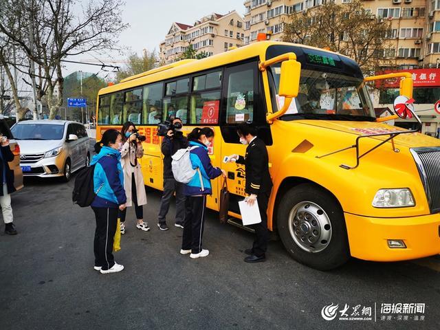 我们开学啦!交运温馨校车8辆车8条线送学生上下学