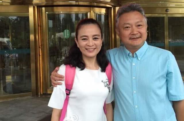 56岁"贾宝玉"欧阳奋强,与妻子恩爱31年,如今女儿中戏毕业是演员