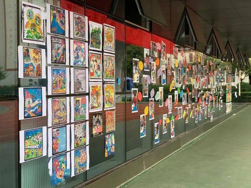 庆 中 秋 同学们纷纷表示,此次作品展"创意十足","有归属感和代入感"