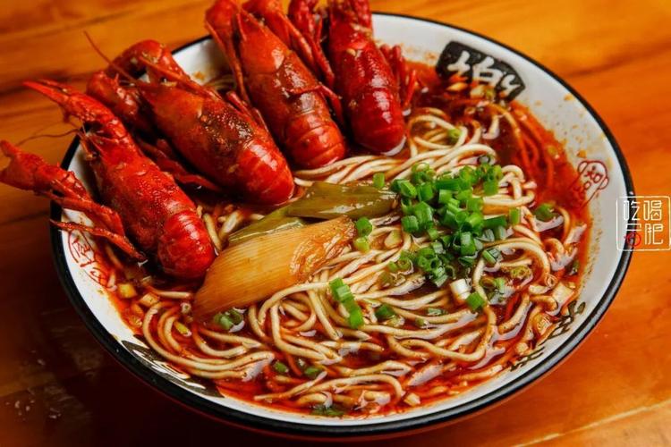 豪华龙虾面的做法材料:波士顿龙虾1只 食用油10g 生姜20g 洋葱30g