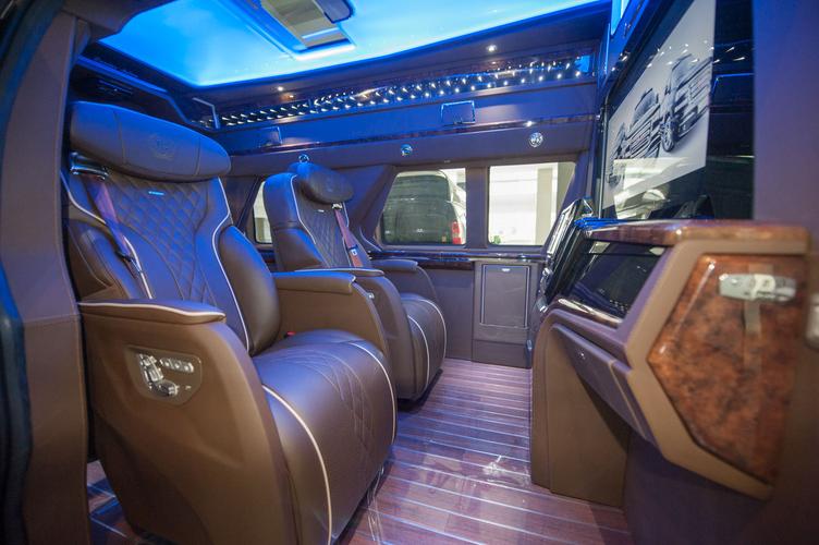 gmc商务车g660雅尊天幕版棕咖色内饰